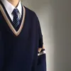 メンズセーターカップルは秋のセーターを着用します韓国のルーズ学生プルオーバーvネックコート日本の学校ユニフォーム220830