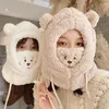 Bérets 2022 Mode Cartoon Bear Ear Cap Chapeau Japonais Mignon Agneau En Peluche Chaud Épaissi Protection Avec Masque Pour Les Femmes