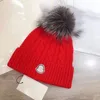 Pom-pom bonnet de ski bonnet femme hommes mèches du crâne de laine pour le créateur d'hiver du designer en tricot femelle bobble chapeau