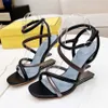 2022 مصمم High Heels Sandals Women Slippers Silver على شكل كعب الصلب Slide Beach Slippper