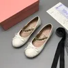 Scarpe eleganti di lusso Designer Fashion Womens Ballet Shoes Tacchi alti Sandali con punta tonda Stivali da donna in pelle piatta