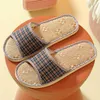 Kapcia po prostu kraciaste domy domowe kobiety mężczyźni Summer Linen Slipper Eva Sofe Sole Non-Slip Ladies Slides Buty domowe dla dorosłych