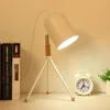 Bordslampor Creative Nordic Wood Desk Lamp Art Iron Led Folding Simple Eye Protection Reading Bedroom Home Decor