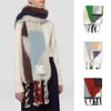 Écharpe en mohair dégradé géométrique pour femmes de style écharpe à l'hiver 2023. Écharpe en cachemire imitation pompon à blocs de couleur.Jil