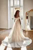 Eleganti abiti da sposa in raso Boho Garden A Line per le donne con spalle scoperte avorio increspato Abiti da sposa moderni Abiti da sposa semplici sexy con spacco alto Robes de Mariee CL1531