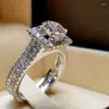 Anneaux de mariage Huitan à la mode pour les femmes de haute qualité couleur argent bague brillant cubique Zircon mode bandes de fiançailles bijoux