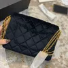 22A Viantge Womens Coin Velvet Mood Flap Quilted Bags With Gold Metal Chains Crossbody Shoulder Luxury Designer Handbags Large Capacity Outdoor Sacoche 21X14X10CM