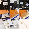 20 estilo collar de collar de lujo collares diseñadores letras de cuero de acero inoxidable de acero inoxidable para mujeres joyas de boda sin caja