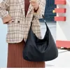 Kvällspåsar märke läder kvinnor axel vintage design tote europeisk stil damer casual handväskor stöd dropp 221130236y