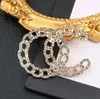 20style Letter Brooch Classic Brand Designer Pearl Women Pearl Rhinestone Letters Brooches Suit Pin Fashion Jewelry Accessories