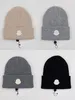 高品質の豪華なニット帽子ファッションユニセックス温かい風力向上男性と女性冬の屋外スカルキャップ10色オプション