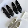 Le scarpe francese della fila le scarpe da design di nicchia poco profonde mary jane scarpe a testa quadra a basso tallone scarpe da donna piatta 2024