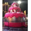 Anniversario che celebra la gigantesca torta di compleanno gonfiabile con modello di torta rosa ciliegia per la decorazione della festa