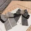 Spille Moda coreana Striscia di nastro Spilla con fiocco Spille in tessuto di cristallo e distintivo per abito da sposa di lusso Regalo per accessori da donna