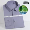 Herrklänningskjortor Herrbambufiber långärmad solid affär elastisk mjuk rynka resistent formell skjorta enkel vård vanlig passform