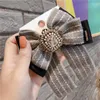 Brooches Korean Fashion Stripe Ribbon Bow Brooch Crystal Fabirc Pins And Luxury Wedding Dress Badge Gift For Women Accessories