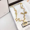 20 Style Luxury Designer Halsband Pendant Halsband Designers Rostfritt stålpläterat faux läderbrev för kvinnor Bröllopsmycken utan låda