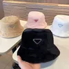 Lyxdesigners Bucket Hats Fusk minkpäls temperament kvinnlig höst och vinter hinkar bokstäver temperament mode bra fin hatt