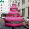 Anniversario che celebra la gigantesca torta di compleanno gonfiabile con modello di torta rosa ciliegia per la decorazione della festa