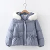 Женские траншевые пальто зимнее короткое пальто женщины осень густая теплой корейская мода с хлопчатобумажной курткой женский искусственный мех с капюшоном мори Мори