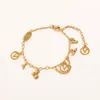 Bracelets Classiques Bracelet En Acier Inoxydable Plaqué Or 18K Fleur Lettre Pendentifs Amoureux Cadeau Bracelet Manchette Chaîne Femmes Bracelet pour Cadeau D'anniversaire ZG1498