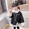 Manteau Mode Bébé Fille Garçon Chaud Hiver PU Veste En Cuir Enfant Fausse Fourrure Dans Une Épaisse Chaqueta Outwear Vêtements 1 7Y 221130