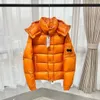 Mens Down Parkas Designer Mens Down Vestes Luxueux Classique Badge Brodé Manteaux Manteaux Rembourré Veste d'hiver à capuche pour femmes