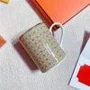 Tazze da caffè in ceramica alla moda Lettere dorate Tazze firmate Bone China Bottiglie d'acqua Colazione Tazza da latte Regalo di Natale per amante con scatola