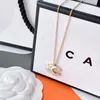 Collana fritillare di alta moda Collana con ciondolo dal design raffinato Gioielli di lusso Catena lunga Accessori classici da donna Selezionati Gi279m