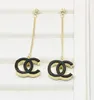 20 färger 18K guldpläterade bokstäver örhängen Märkesdesigners Kvinnor Silver Kristall Strass pärlörhänge för bröllopsfest Smycken Tillbehör