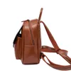 Bolsas noturnas 2022 New Leather feminino de couro de cera de cera de cera Retro Academy Trendência da mochila feminina