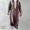 T-shirt da uomo Caftano islamico Abiti musulmani Uomo Casual Stampa a righe Manica lunga Abito allentato Moda Patchwork Risvolto Arabia Thobe