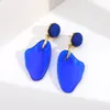 Boucles d'oreilles Huggie en acrylique pour femmes, cerceau irrégulier, couleur bleue, de luxe, Simple, en résine, bijoux cadeau pour femmes