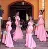 Розовые платья подружки невесты-русалки Элегантные длинные платья с открытыми плечами для подружек невесты для нигерийских африканских девушек Вечерние платья больших размеров BM1613
