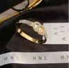 Populära lyxarmband Valda modedesign Guld Bangle 18K Guldpläterade smycken Tillbehör Kvinnors exklusiva parti WEDD266T