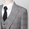 Abiti da uomo Blazer Blazer Gilet Pantaloni High-end Brand Grey Plaid Mens Formal Business Office Tre pezzi Sposo Abito da sposa Party 221201