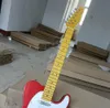 6 Strings Metal Kırmızı Elektrikli Gitar Sarı akçaağaç klavyeli Beyaz Pickguard Özelleştirilebilir