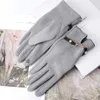 Fem fingrarhandskar Vinterkvinnor Peksk￤rm H￥ll varma handskar plus Velvet Thicken Chain Fashion Personlighet Lyxig Elegant Drive Cycling Mittens 221202
