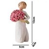 Decoratieve bloemen 1 pc harsmeisje Boeket Statuette Miniature Girl Home Ornament Crafts SclUpture Decor tabletop Kerstcadeau voor familie