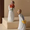 Decoratieve bloemen 1 pc harsmeisje Boeket Statuette Miniature Girl Home Ornament Crafts SclUpture Decor tabletop Kerstcadeau voor familie