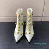 Ven Winter Women Elegant Metal Button Decoration Boots الكاحل مدبب إصبع القدم مثير الحذاء العالي الكعب الأسود الكعب السوستة العجل الجلود Lady Booty مصمم فاخر 02 أحذية