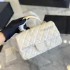 Cc Borse Borsa a tracolla di marca di lusso Borsa da donna con manico in metallo Borsa classica con mini patta Ghw Borsa a tracolla quadrata con Po