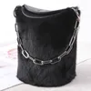 Duffelväskor 2022 Hela Skin Bucket Bag Korean Winter Handbag Fashion Messenger Shoulder