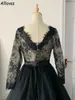 Vintage gothique noir une ligne robes de mariée avec manches longues sexy col en V profond dos ouvert robes de mariée dentelle tribunal train mariée Secon3068560