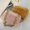 Borsa per capelli di design di alta qualità di lusso nuova rete di moda celebrità catena di metallo borsa a tracolla singola fresca dolce ascella di peluche piccola borsa quadrata 2023 AS