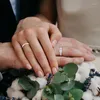 Anéis de casamento Kolmnsta Rose de ouro rosa feminino anel de aço inoxidável com gabinete sinfonia branca no engajamento de zircão embutido