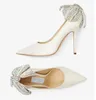 Designer de luxe Love Bridal Mariage Sandales Chaussures Femmes Latte Nappa Pompes avec perle et nœud orné de cristaux Point Toe Stiletto Talons boîte