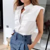 Blouses voor vrouwen met gewatteerde mouwloze vrouwen witte shirts zomerontwerp 2022 Turtleneck rechte pocket sexy slank kantoor dame outparden lagen tops