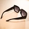 Modische Luxus-Sonnenbrille für Damen, 0083S, übergroße quadratische schwarze Damen-Designer-Sonnenbrille mit Samtetui