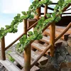 Decoratieve bloemen kunstmatige wijnstok planten hangen klimop groene bladeren slinger radijs zeewier druif nep huizen tuin muur feest decoratie